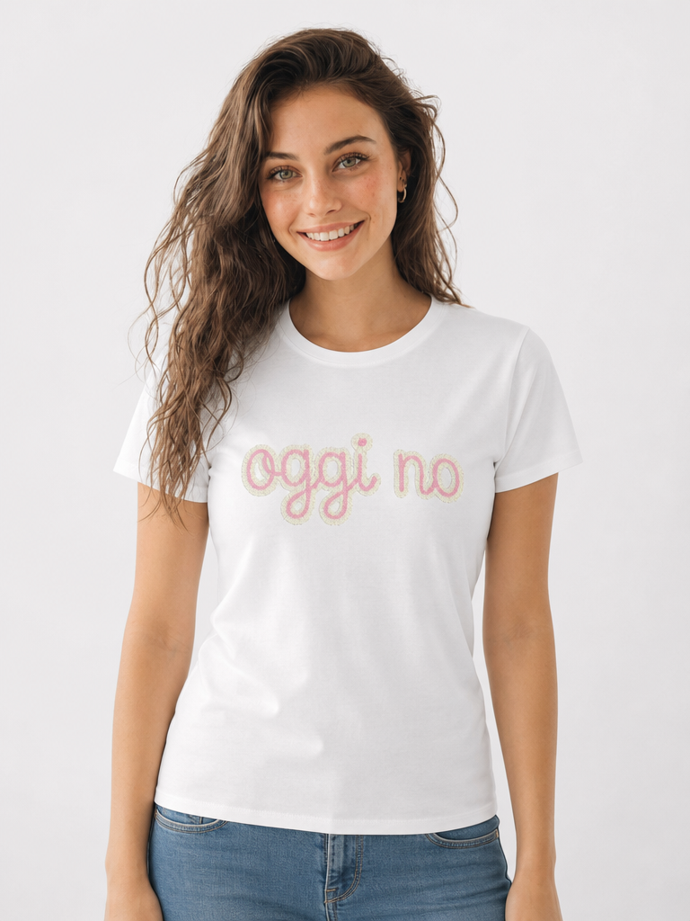 T-Shirt con Scritta in Rilievo